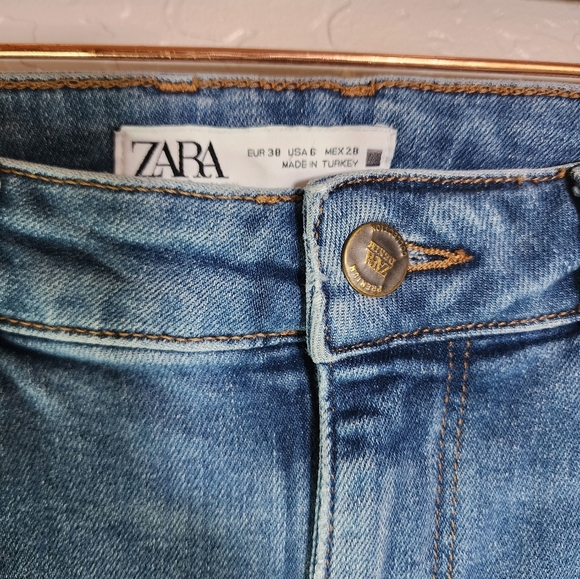 ZARA Hi-Rise Front Side Slit Ankle Cropped Jeans Size 6 - Picture 5 of 10